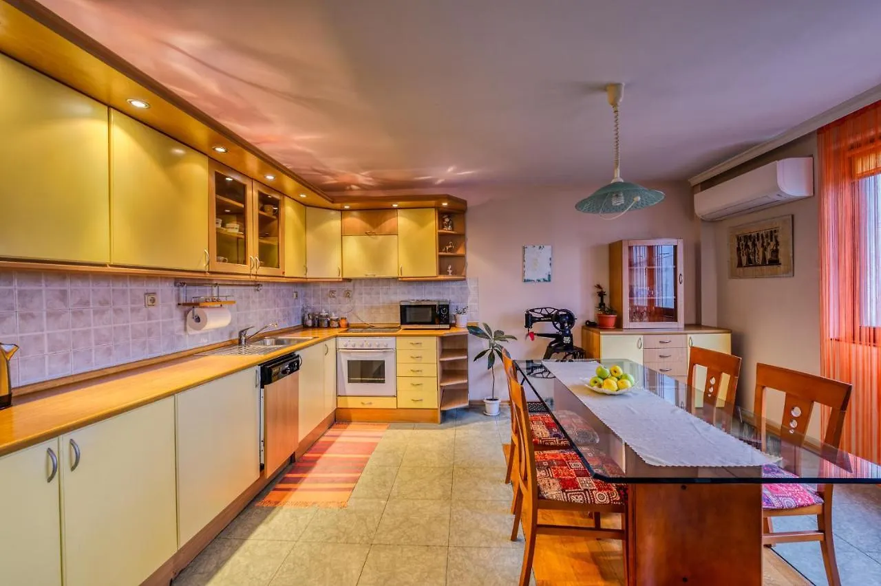 בורגאס Buda High Steps Sunny Apartment - 5Min To Beach